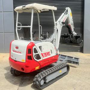 Excavatrice compacte sur chenilles Takeuchi TB320 2024, moteur diesel Yanmar 24,4 ch, 3 tonnes, fabrication japonaise, système de pompe hydraulique durable. - Product Image 1