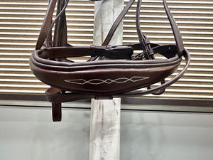 Brida de cuero ecuestre de Carreras de Caballos suave ajustable de suministro al por mayor para exportación mundial de proveedor indio - Product Image 3