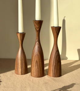 Juego al por mayor de 3 candelabros cónicos de madera hechos a mano para exhibición de mesa funeraria o decoración del hogar de Vietnam - Product Image 2