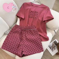 Ventes en gros de pulls en tricot pour femmes, t-shirts luxueux, shorts, ensembles de vêtements décontractés pour femmes