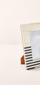 กรอบรูปเรซินน้ำหนักเบาทำด้วยมือเป็นมิตรกับสิ่งแวดล้อมพร้อมผิวเคลือบเงาเหมือนกระจกสำหรับตกแต่งบ้านที่หรูหราในราคาที่ดีที่สุด - Product Image 4