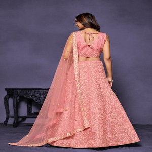 Lehenga Choli de Seda Malai con Bordado Zari Rosa - Product Image 4