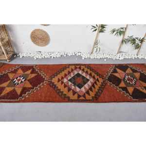 Alfombra de yute Kilim turco vintage, 3x9,5 pies, marrón, naranja, patrón de retazos geométricos, técnica de tejido plano, látex para uso en el pasillo - Product Image 3