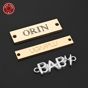 ป้ายโลโก้โลหะแบบกำหนดเองสำหรับกระเป๋า ผ้าคลุมอาบายะ รองเท้า ป้ายโลโก้แบรนด์แบบกำหนดเอง ป้ายโลหะส่วนบุคคลสำหรับเสื้อผ้า - Product Image 6