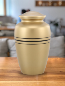 Urnes commémoratives classiques en laiton fabriquées à la main pour adultes Finition satinée Urnes de crémation écologiques de style américain pour le stockage des cendres - Product Image 3