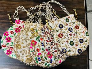 Venta al por mayor de las mujeres estilo Rajasthani seda bolso Potli Gota Patti Casual patrón monedero para Diwali regalos para mujeres - Product Image 2