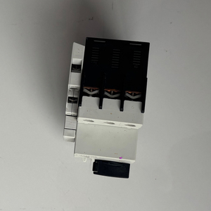 ตัวเก็บประจุอุตสาหกรรมอัตโนมัติ 140M-C2E-C10 ชิ้นส่วนจ่ายไฟแรงดันสูงสำหรับระบบควบคุมมอเตอร์ไดรฟ์ - Product Image 1