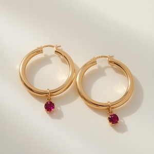 Boucles d'oreilles créoles en tourmaline verte ovale en or jaune 14K moderne minimal luxe bijoux fins tendance 2026 - Product Image 4