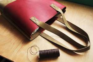 Sac fourre-tout pour femmes en cuir véritable personnalisé fait à la main Sac à bandoulière à usage quotidien avec LTB-0097 personnalisable de couleur et de logo - Product Image 2