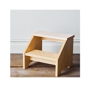 Tabouret en bois massif avec structure renforcée, idéal pour atteindre les placards et les espaces ménagers en hauteur - Product Image 4