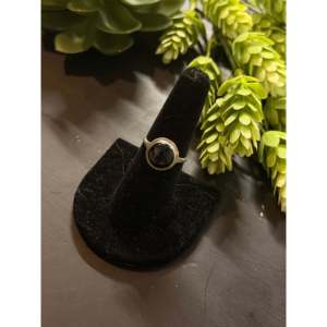 Anillo Navajo Hecho a Mano con Ónix y Plata de Ley 14K Chapada en Rodio, Talla 7.25, Anillo de Piedras Preciosas para Hombre, Engaste Invisible, Uso Diario - Product Image 3