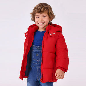 Veste matelassée à capuche rouge pour enfants, vêtements d'extérieur chauds d'hiver à logo personnalisé, manteau épais rembourré pour garçons et filles - Product Image 5