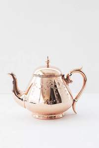 Cafetière en cuivre de qualité professionnelle avec poids équilibré et look élégant pour une présentation de café élégante - Product Image 5