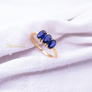 Preciosa forma ovalada zafiro azul piedra preciosa 18K oro amarillo sólido hecho a mano Anillos De Compromiso joyería para venta al por mayor - Product Image 1