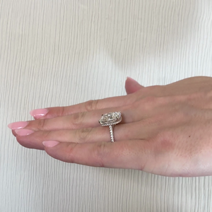 Anillo de compromiso con halo de diamantes de laboratorio talla cojín, certificado IGI D-E-F VVS-VS, engaste pavé - Product Image 6