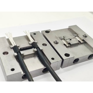 Moule de moulage à basse pression personnalisé pour câble de capteur de circuit imprimé - Product Image 1