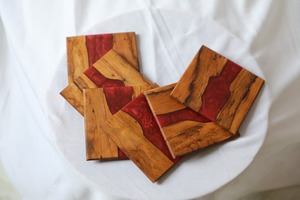 Ensemble de sous-verres et assiettes à thé en résine époxy Golden Mirage Design artisanal de qualité supérieure pour les maisons élégantes et les occasions de cadeaux - Product Image 5