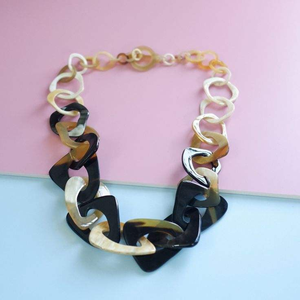 Collar de Cuerno de Búfalo Ecológico para Mujer, Hecho a Mano, Moderno, Artesanía Sanitaria - Product Image 2