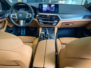 Best-seller, berline 5 places, 4 portes, cuir, traction avant, automatique, pneus R18, norme Euro VI, essence - Product Image 5