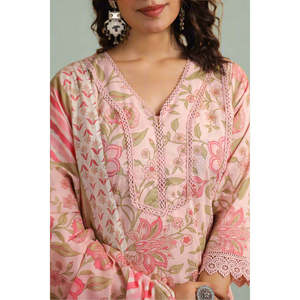 Conjunto de Kurta, Pantalón y Dupatta Floral para Mujer en Rosa Pálido de Rooh Meher - Product Image 3