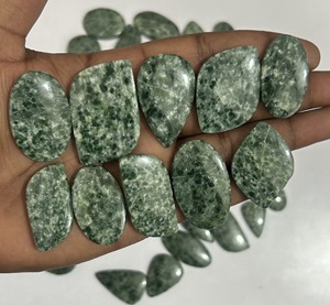 Vente en gros naturel zoisite diopside cristaux de guérison cabochon de qualité AAA bijoux de fabrication de pierre personnalisés en vrac tiers - Product Image 1