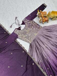 Ensemble Anarkali de luxe violet royal brodé Unity avec dupatta – Tenue de fête haut de gamme en mousseline longue et respirante - Product Image 5