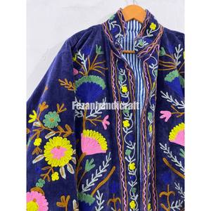 Veste d'hiver courte unisexe avec broderie en velours Suzani, manteau en gros avec doublure en coton pour les fêtes d'automne, veste pour femmes - Product Image 1