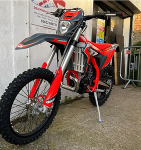 Moto tout-terrain Beta Xtrainer300 2025 à 100 % abordable et à vente rapide, disponible à la vente et prête à être expédiée - Product Image 3