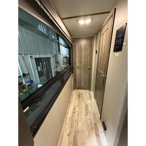 Camper de Lujo para Camioneta Keystone Sprinter Campfire29FK 2018, con Suspensión Independiente de Aluminio Expandido, Capacidades Todoterreno, Móvil - Product Image 5