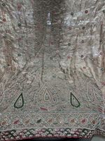 Tissu de soie importé avec des perles faites à la main et un travail de fil élégant Dupatta Parfait pour les Lehengas de mariée et les conceptions de tenues de mariage
