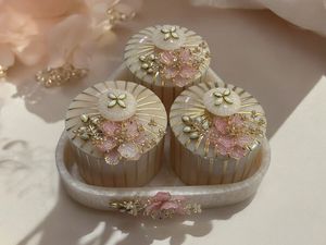 Tarro de fruta seca de la mejor calidad de lujo, juego de tarros de resina blanca Circular hechos a mano para servir aperitivos en uso doméstico de la India - Product Image 2