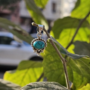 Colgante ligero de estilo religioso de Plata de Ley 925, abalorios finos pequeños y elegantes para niños con Turquesa sintética - Product Image 4