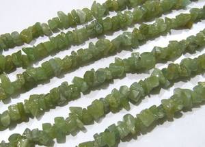 Jade vert naturel béryl puce irrégulière gravier pépite non coupée 4mm à 8mm couleur verte fabrication de bijoux perles brin 34 pouces de long - Product Image 2