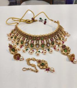 ENSEMBLE DE BIJOUX INDIENS TRADITIONNELS ET À LA MODE EN CUIVRE ENSEMBLE DE BIJOUX DE MARIAGE POUR FEMMES BOUCLES D'OREILLES ET COLLIER - Product Image 1