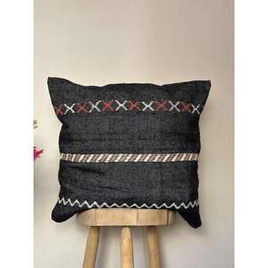 Housse de coussin marocaine faite à la main, coussin traditionnel berbère, coussin décoratif bohème pour canapé, coussin en coton pour la décoration de la maison - Product Image 1
