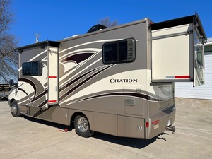 Camping-car de luxe – Véhicule mobile entièrement équipé pour les voyages, le camping, le tourisme et la vie en plein air - Product Image 4