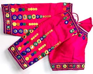 Hermosa Blusa de manga 3/4th de seda pesada con trabajo de hilo de espejo y diseño colorido de multibanda Patrón abierto de espalda tejida - Product Image 4