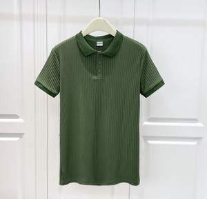 Chemise d'été décontractée pour homme avec logo personnalisé OEM, respirante, infroissable, coupe ajustée, manches courtes, col en V, en tissu éponge imprimé, grandes tailles - Product Image 3