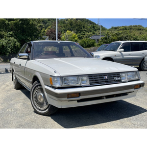 Jantes en alliage T-oyota Mark II usagées, propres et entièrement entretenues, caractéristiques de sécurité modernes et extérieur élégant - Product Image 4