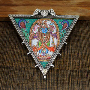 Pendentif triangulaire en argent sterling 925 avec dieu hindou et breloque religieuse faite à la main avec placage rhodium et platine - Product Image 1