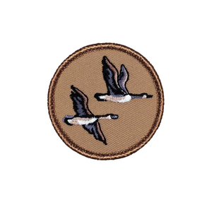 Logo de marque personnalisé d'usine insignes brodés patchs de broderie auto-adhésifs textiles - Product Image 1