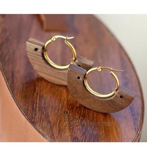 Boucles d'oreilles en bois sculpté pour femme - Product Image 6
