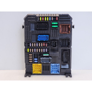 Porte-fusibles et unité de commande du calculateur OPEL Crossland Series (X) 9819851280 LES (EB2ADT) essence 1199 (17>) - Product Image 1