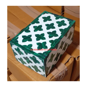 Joyero de forma rectangular de Color verde con incrustaciones de madreperla de madera de alta calidad de aspecto atractivo para fines de regalo de boda - Product Image 1