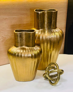 Vase à fleurs en aluminium moulé de luxe pour la décoration intérieure haut de gamme, créant un look élégant avec une construction métallique de qualité supérieure - Product Image 1