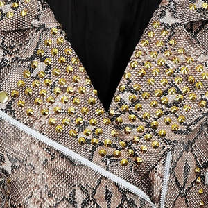 แจ็คเก็ตหนังผู้ชายแบบมีปกตั้ง ดีไซน์หนังวัวเคลือบกันน้ำ พิมพ์ลายตามสั่ง ซิปสไตล์วินเทจ สำหรับฤดูหนาว ให้ลุคที่ทันสมัย - Product Image 4