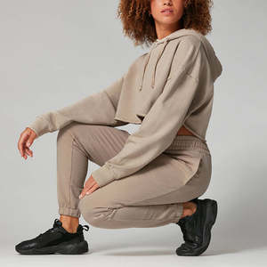 Conjunto de chándal con parche de lana Tech personalizado, acampanados y pantalones de chándal Sudadera con capucha, conjunto de chándal recortado lavado ácido, conjunto de chándal corto para mujer - Product Image 2