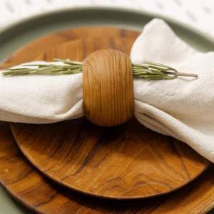 Anneau de serviette en bois, artisanal, bois naturel, écologique, accessoires de table à manger - Product Image 3