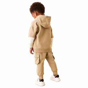 Ensemble de survêtement cargo pour enfants en beige uni, sweat à capuche à manches courtes personnalisé et pantalon de jogging, mélange de coton doux, tenue décontractée - Product Image 4
