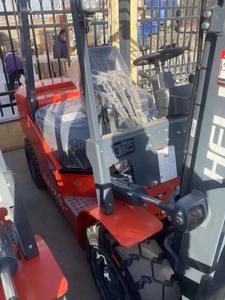 Chariot élévateur diesel Heli 5 tonnes d'occasion, version chinoise populaire, avec peu d'heures de fonctionnement, à vendre - Product Image 2